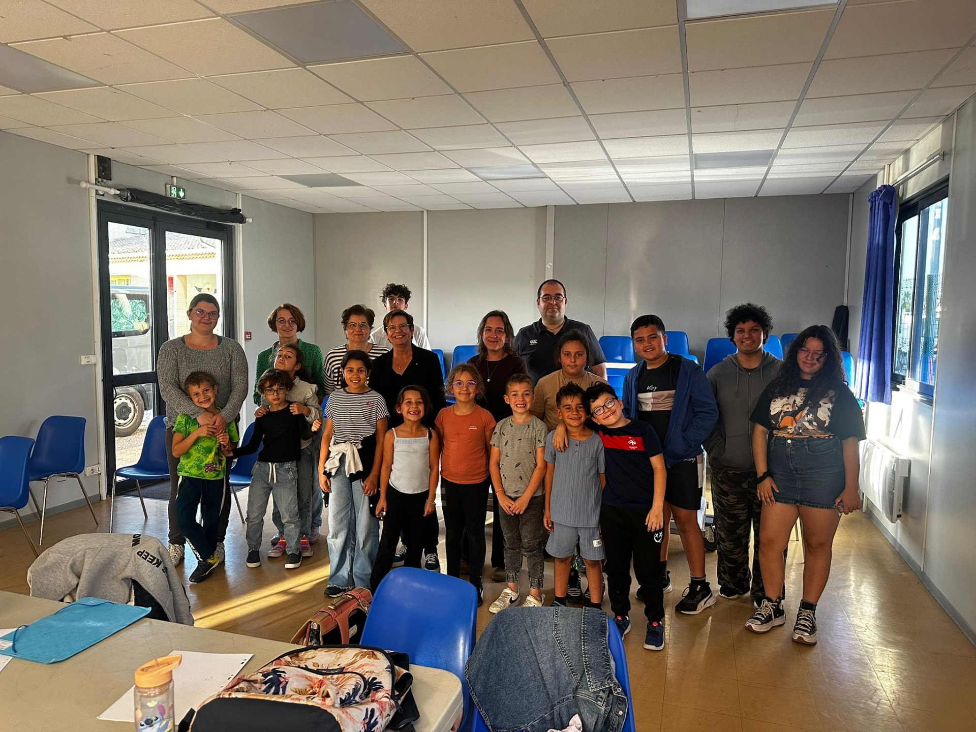 Les familles et les enfants réunis en fin d'année, CLAS Primaire Capendu