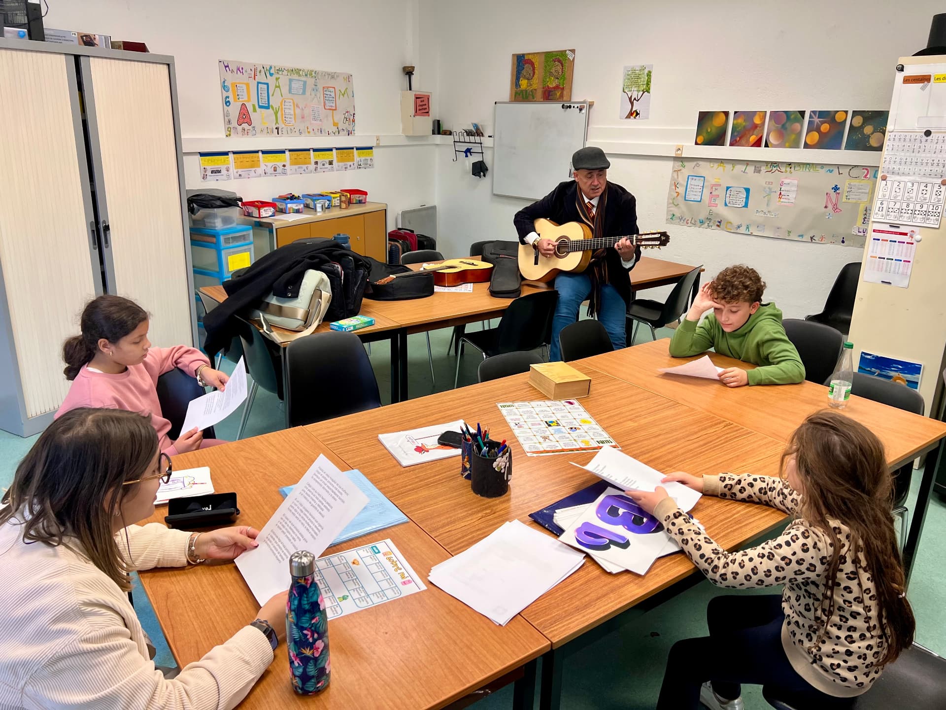Éveil musical et travail sur les mots en groupe