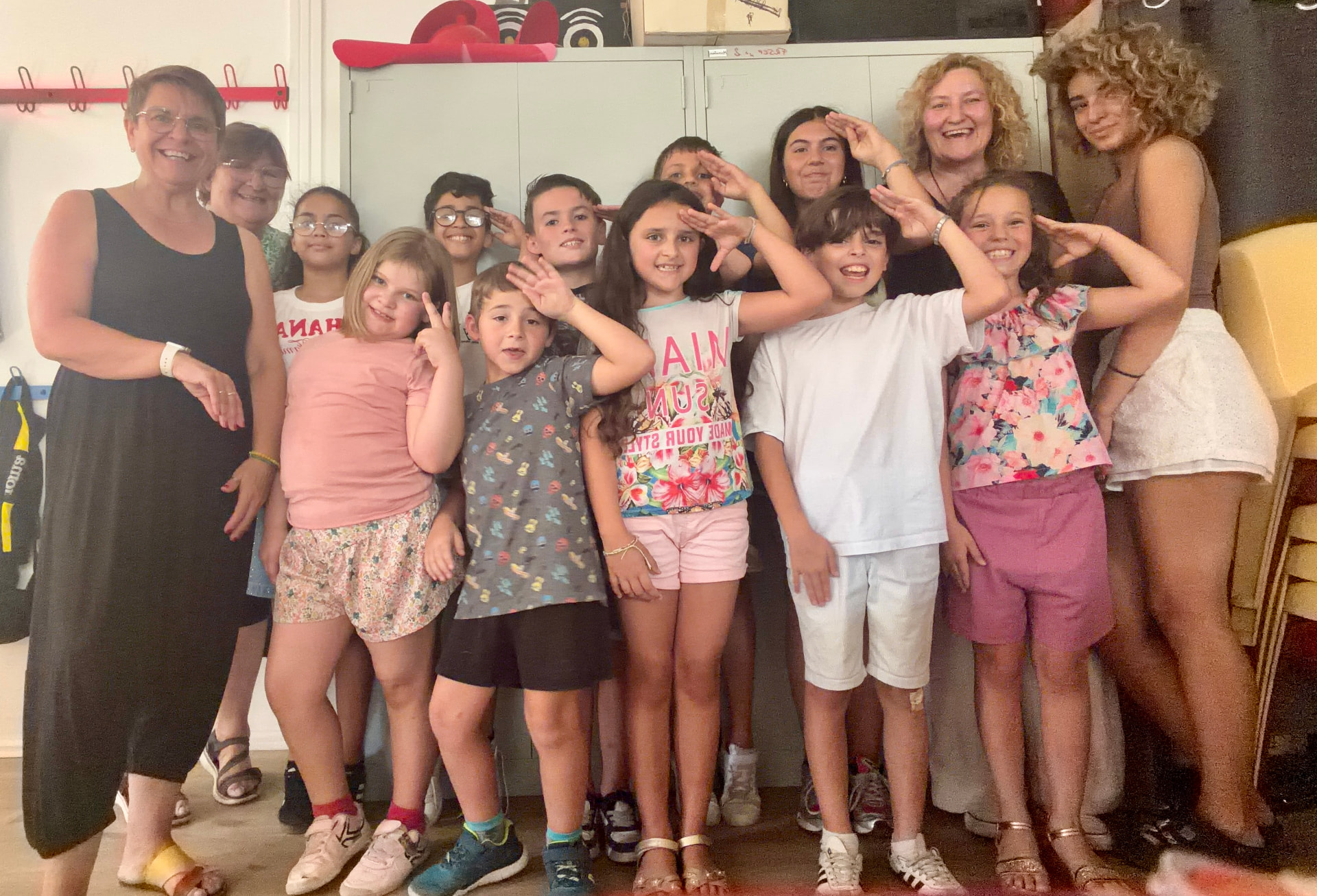les enfants du CLAS et leurs accompagnateurs, site de Fabrezan