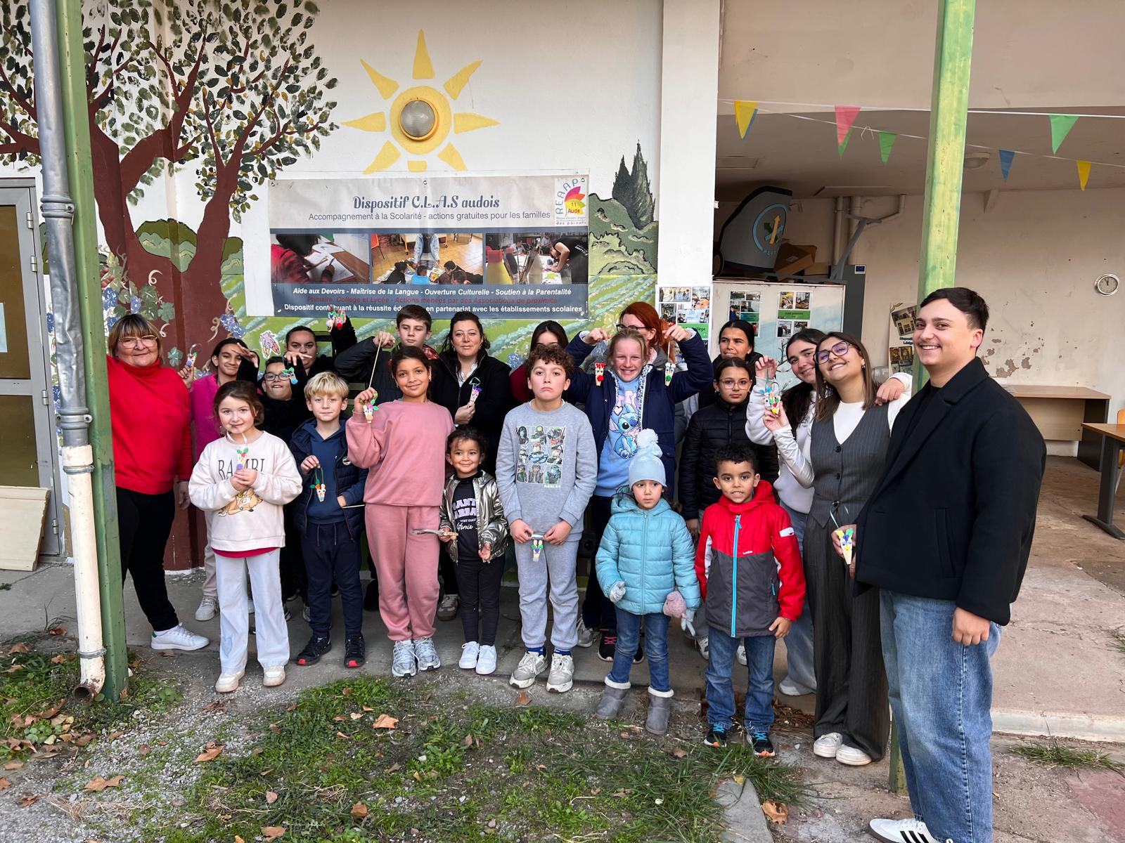 Le groupe CLAS Primaire au complet devant le local de Lézignan-Corbières